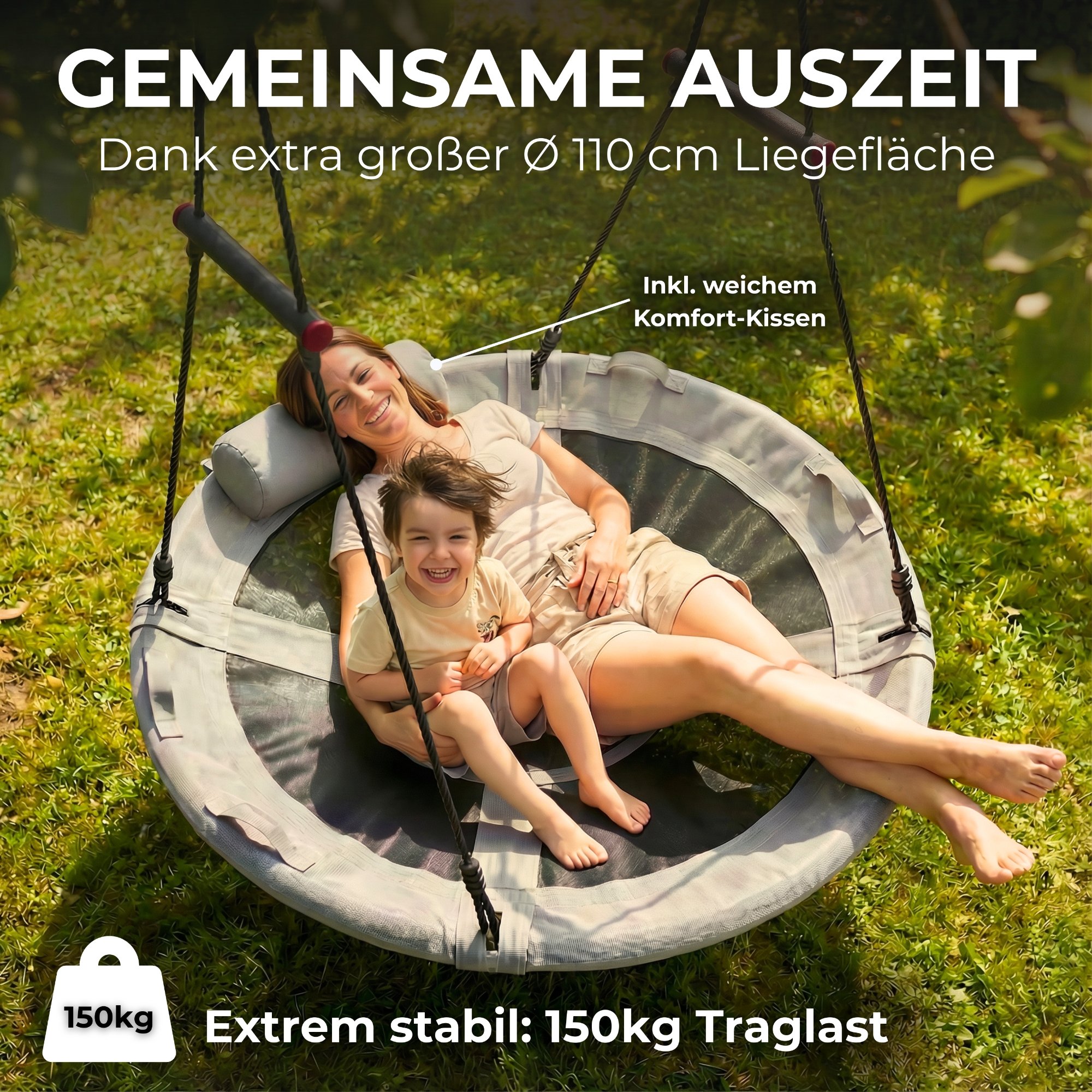 Mutter und Kind gemeinsam auf der Nestschaukel