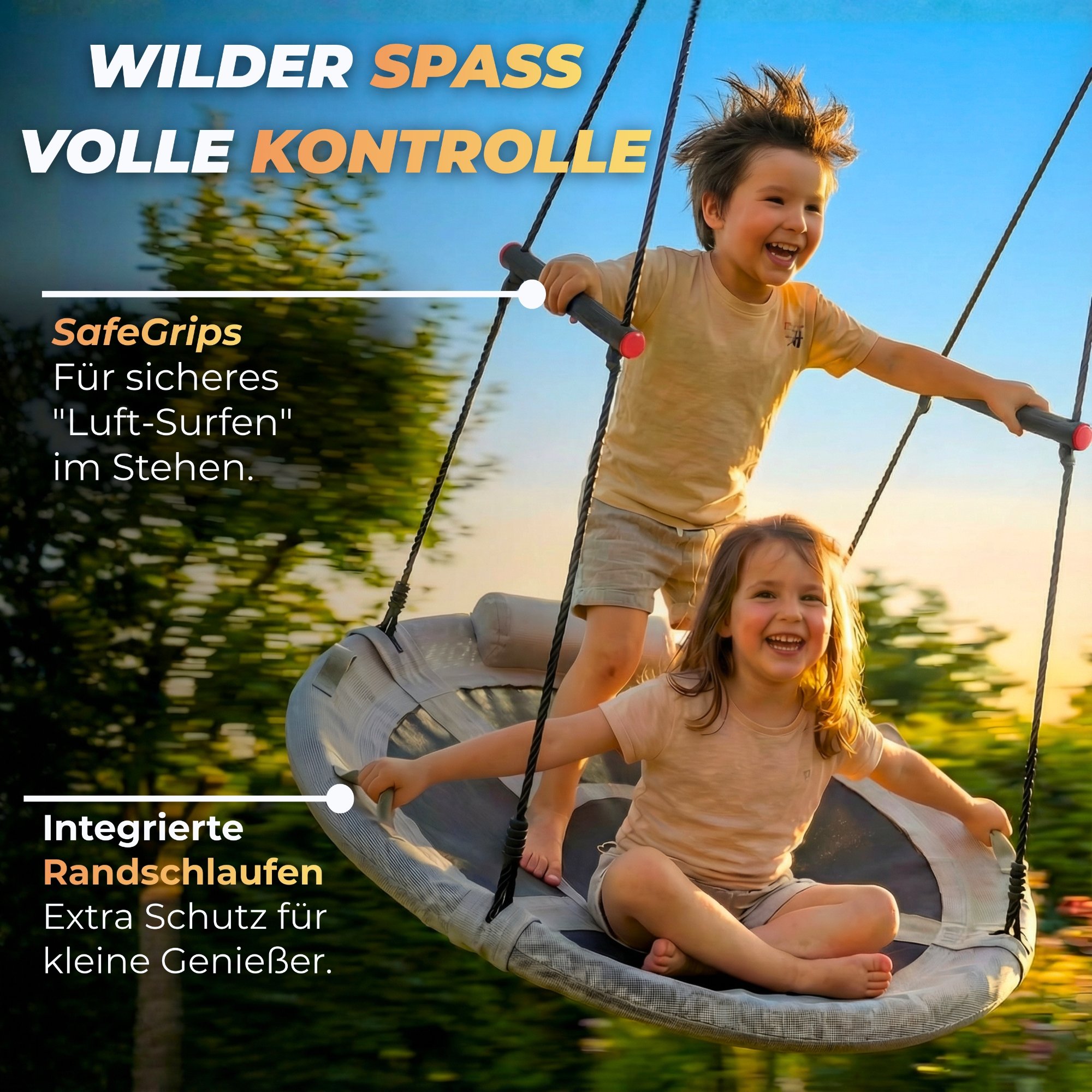 Kinder auf der Nestschaukel mit SafeGrips stehend